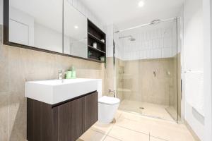 2BR 2BA Southbank Gateway Parking Pool Gym