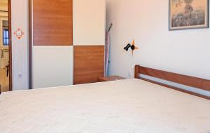 Cozy Apartment In Novi Vinodolski With Wifi - Ckn878