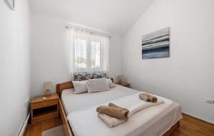 1 Bedroom Cozy Apartment In Sibenik
