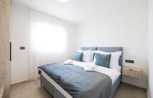 Beautiful Apartment In Privlaka 