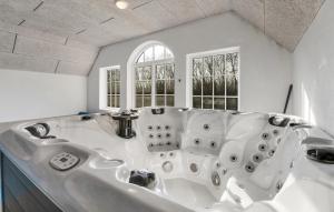 Nice Home In Ulfborg With Sauna