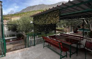 Stunning Apartment In Duce With House Sea View