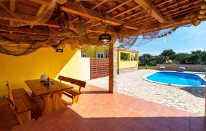 Cozy Home In Vinjerac 