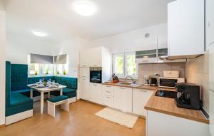 Cozy Home In Vinjerac 