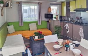 3 Bedroom Nice Stacaravan In Trégunc