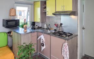 3 Bedroom Nice Stacaravan In Trégunc