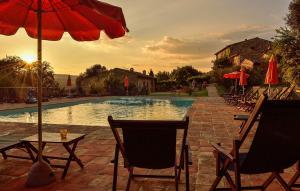 3 Bedroom Awesome Apartment In Casole D'elsa