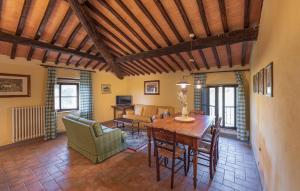 3 Bedroom Awesome Apartment In Casole Delsa