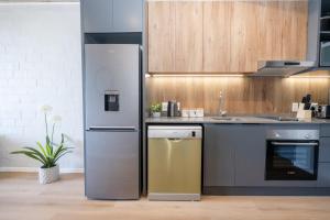 413 Riverlands - 1 Bedroom Apartment with Parking