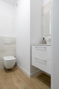 Jaworska One-Bedroom Apartment - ProperUNIT