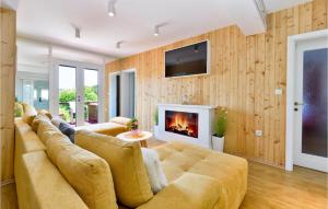 Pet Friendly Home In Mrzlo Polje