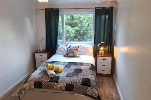 Cottage - Sleeps 4 - Parking - WiFi