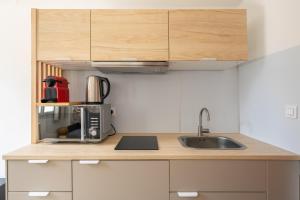 Studio climatisé plein centre ville 1er ETAGE