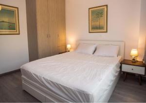 Beachside Bliss Central 1-Bedroom in Glyfada