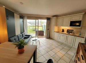 Appartement Cozy en rez de jardin avec Plage et Parking Privés au Bord du Lac dAnnecy