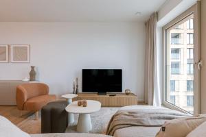 Beachfront Bliss - Stunning Sea Views & Balcony