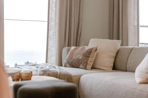 Beachfront Bliss - Stunning Sea Views & Balcony