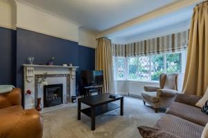 Spacious 4BR Home in Moseley Village near centre
