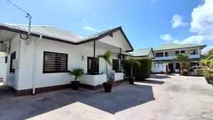 Roche Kerlan Apartments