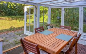 3 Bedroom Stunning Home In Søllested