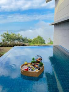 Vee Resort- The Suites of Royals