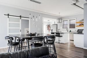 Downtown Indy Retreat Hot Tub Arcade Sleeps 16