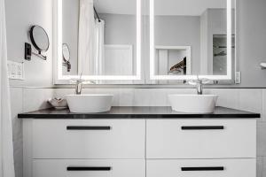 Downtown Indy Retreat Hot Tub Arcade Sleeps 16