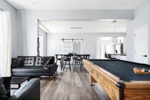 Downtown Indy Retreat Hot Tub Arcade Sleeps 16