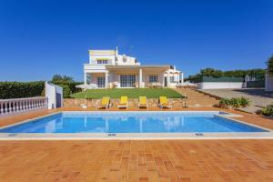Villa Colina do Sol by Villa Plus