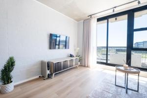 207 Riverlands - 1 Bedroom Apartment with Parking