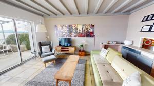 Peaceful Lakefront Living, your Buchillon Retreat! LR23B