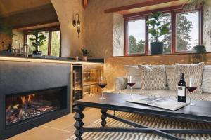 Richmond Place - Apartment in Private Mansion with Private Spa - Ridgestone