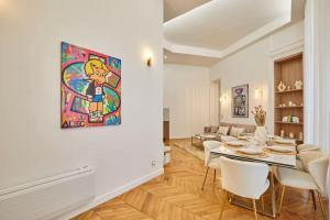 Chic Saint Honoré Luxury Stay with AC