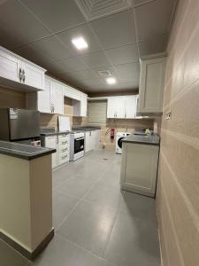 Business&Leisure ModernApartment in Central Khobar with smart entry