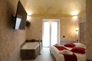 Odeon Neapolis Historic Luxury Residence