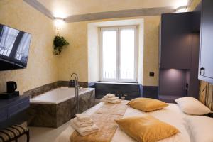 Odeon Neapolis Historic Luxury Residence