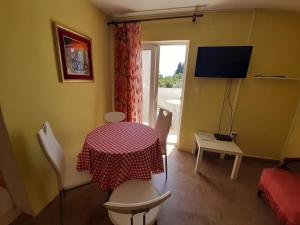 One-bedroom mediterranean flat near the sea