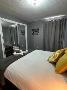 Two bedroom flat close to meadows with free parking by parking permit