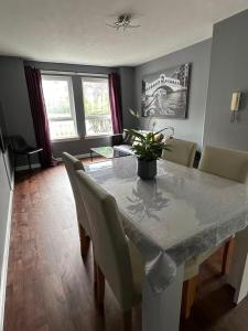 Two bedroom flat close to meadows with free parking by parking permit