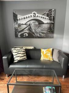 Two bedroom flat close to meadows with free parking by parking permit