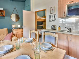 Appartement rénové 4-5 pers aux Gets proche pistes avec parking et WIFI - FR-1-685-85