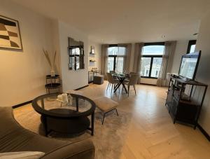 Bright Penthouse with Balcony in Amsterdam Center