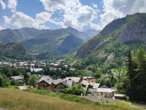 Grand appartement familial pour 12, animaux acceptés, parking privé, Wi-Fi - FR-1-263-604