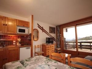 Studio cabine avec grande terrasse et emplacement idéal - FR-1-293-15