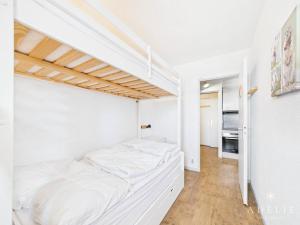 Bel Appartement Rénové avec Balcon - Ski aux Pieds, 5 Pers., Près des Commerces - FR-1-398-547