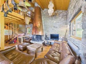 Chalet Savoyard pour 18 pers, proche pistes et commerces, cheminée, balcon, navette gratuite - FR-1-398-582