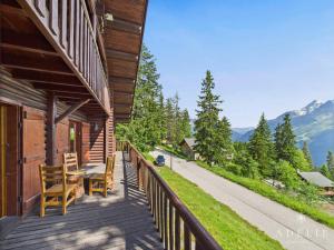 Chalet Savoyard pour 18 pers, proche pistes et commerces, cheminée, balcon, navette gratuite - FR-1-398-582