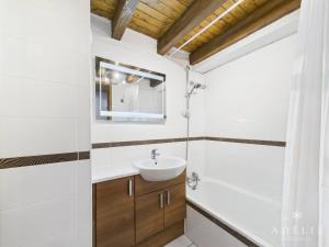 Duplex rénové avec balcon et parking, à 100m des pistes - FR-1-398-529