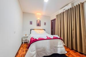 Casa espaçosa, 3 quartos com ar + 2 vagas