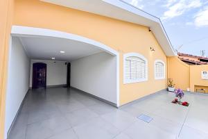 Casa espaçosa, 3 quartos com ar + 2 vagas